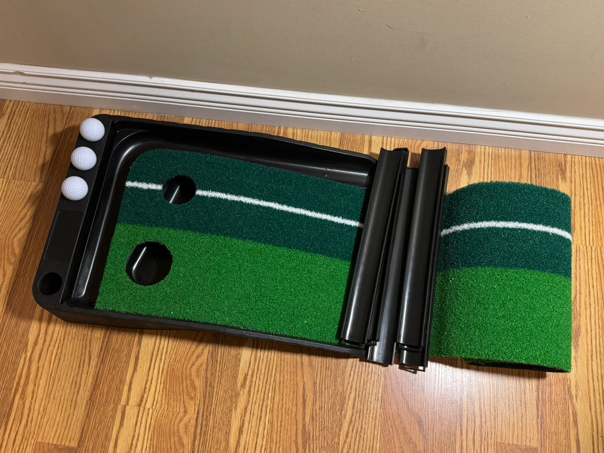 Indoor Putting Green with 3 Golf Balls