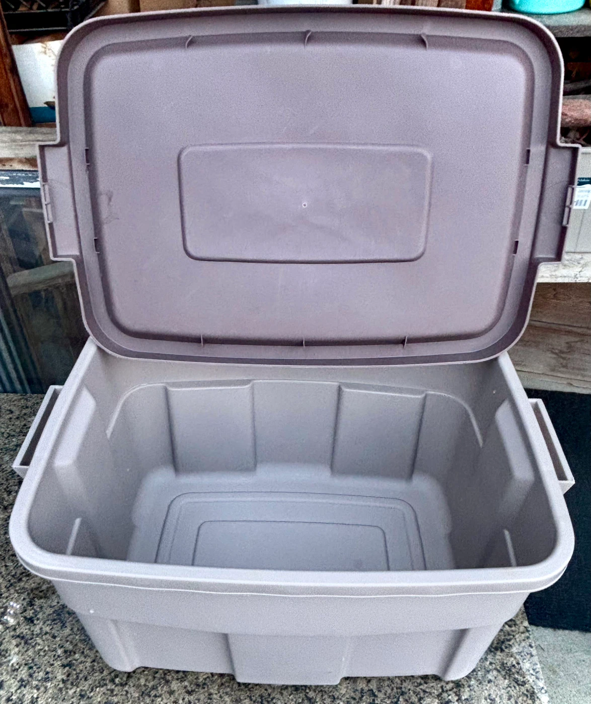 Rubbermaid Roughneck Storage Bin 53L with Lid - photo 3
