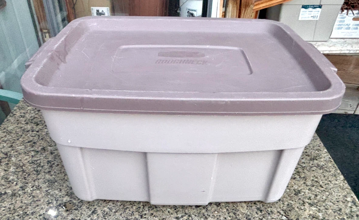 Rubbermaid Roughneck Storage Bin 53L with Lid - photo 4