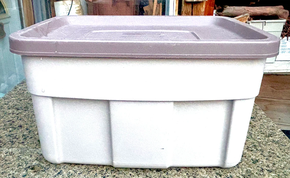 Rubbermaid Roughneck Storage Bin 53L with Lid - photo 5