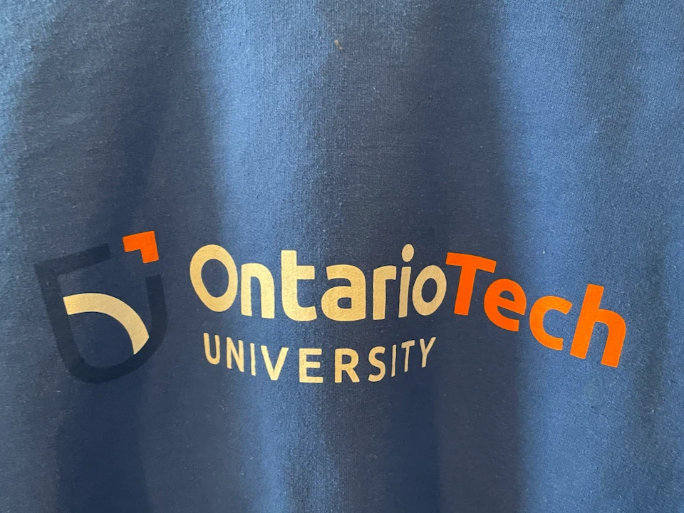 Ontario Tech University Crewneck Sweatshirt … NWOT - photo 3