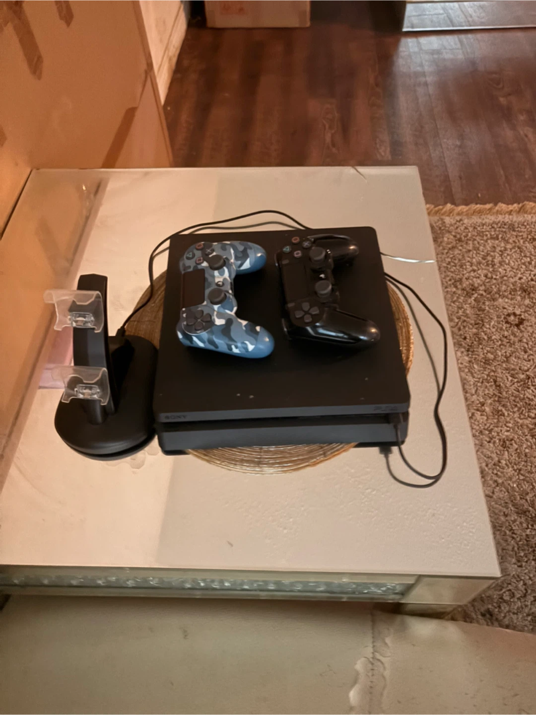 PlayStation 4  with 2 Controllers and charging dock - photo 2
