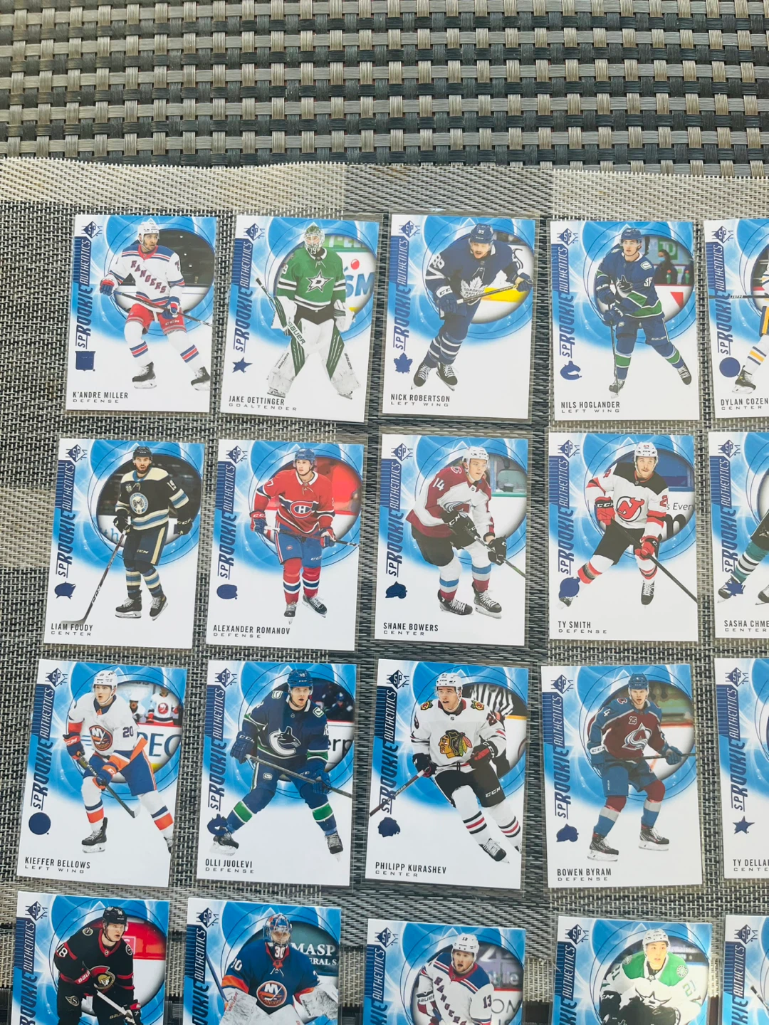 70 (39 Rookie) Hockey Trading Cards 2020-21 SP Authentics - photo 2