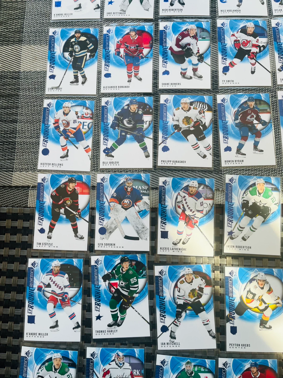 70 (39 Rookie) Hockey Trading Cards 2020-21 SP Authentics - photo 4