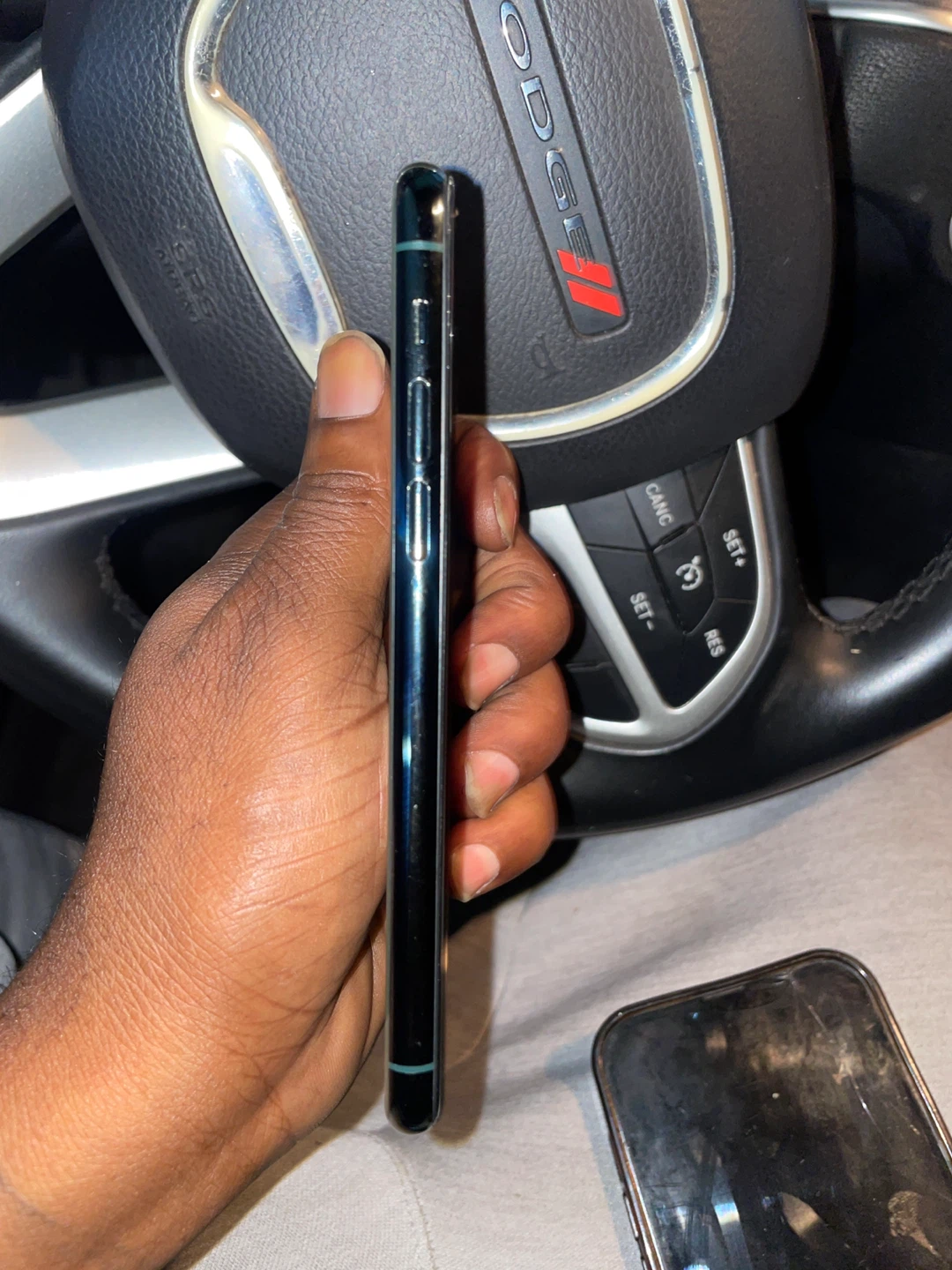 Apple iPhone 11 Pro - photo 3