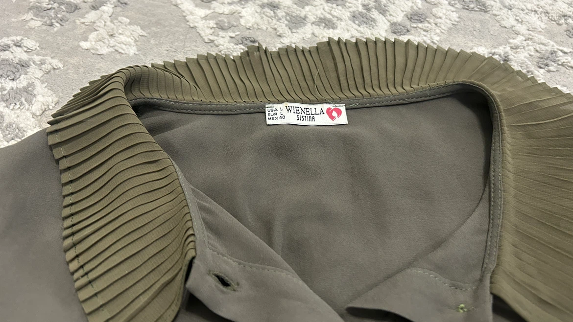 Olive Green Pleated Collar Blouse – Wienella Sistina (Size L) - photo 3