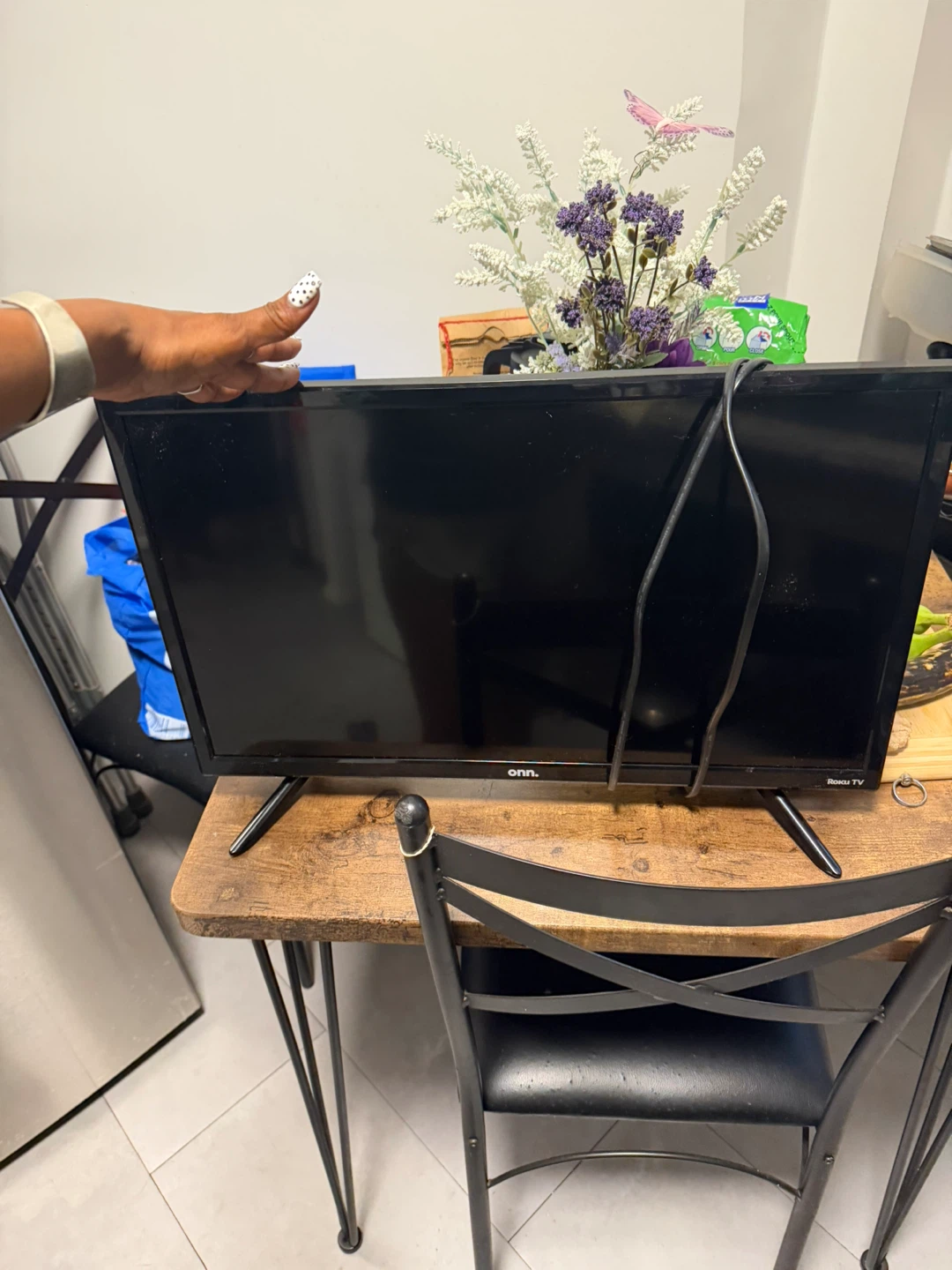 Onn. Roku TV 24-inch LED TV