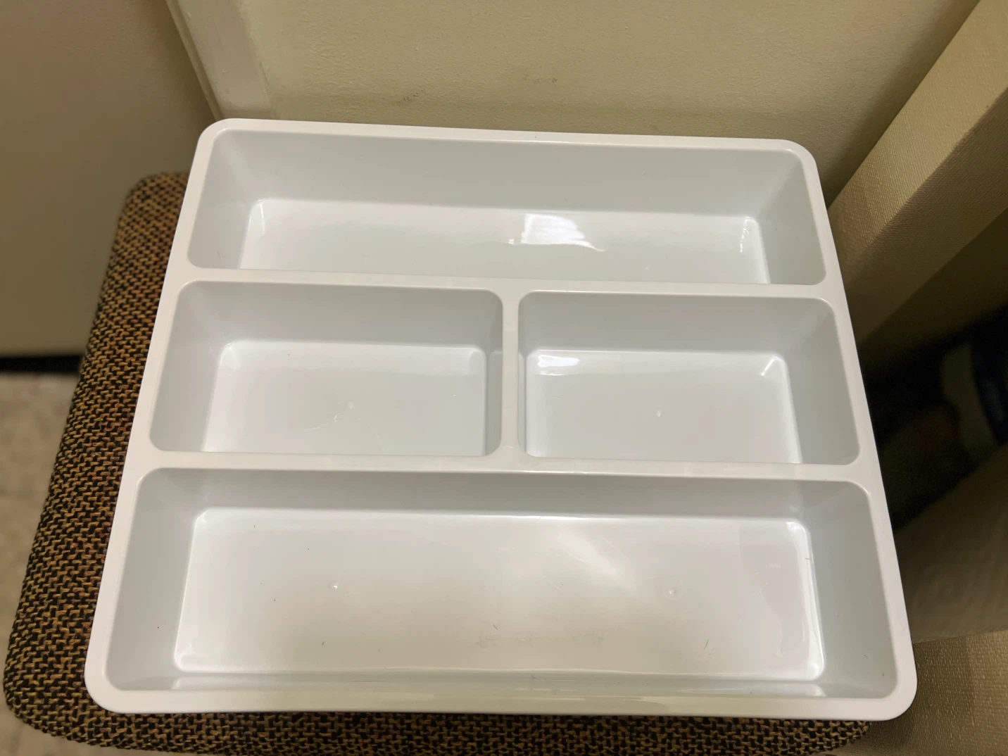 New-White Plastic Cutlery Organizer Tray
