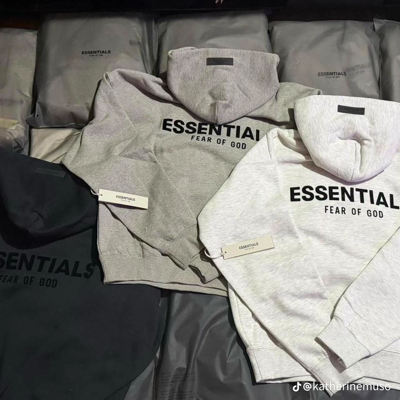 Shirts, shorts and hoodies essentials - photo 2