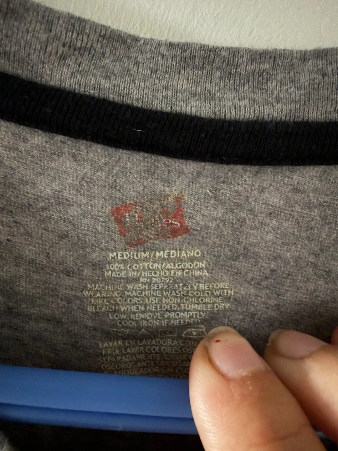 Hanes Grey V-Neck T-Shirt Medium - photo 2