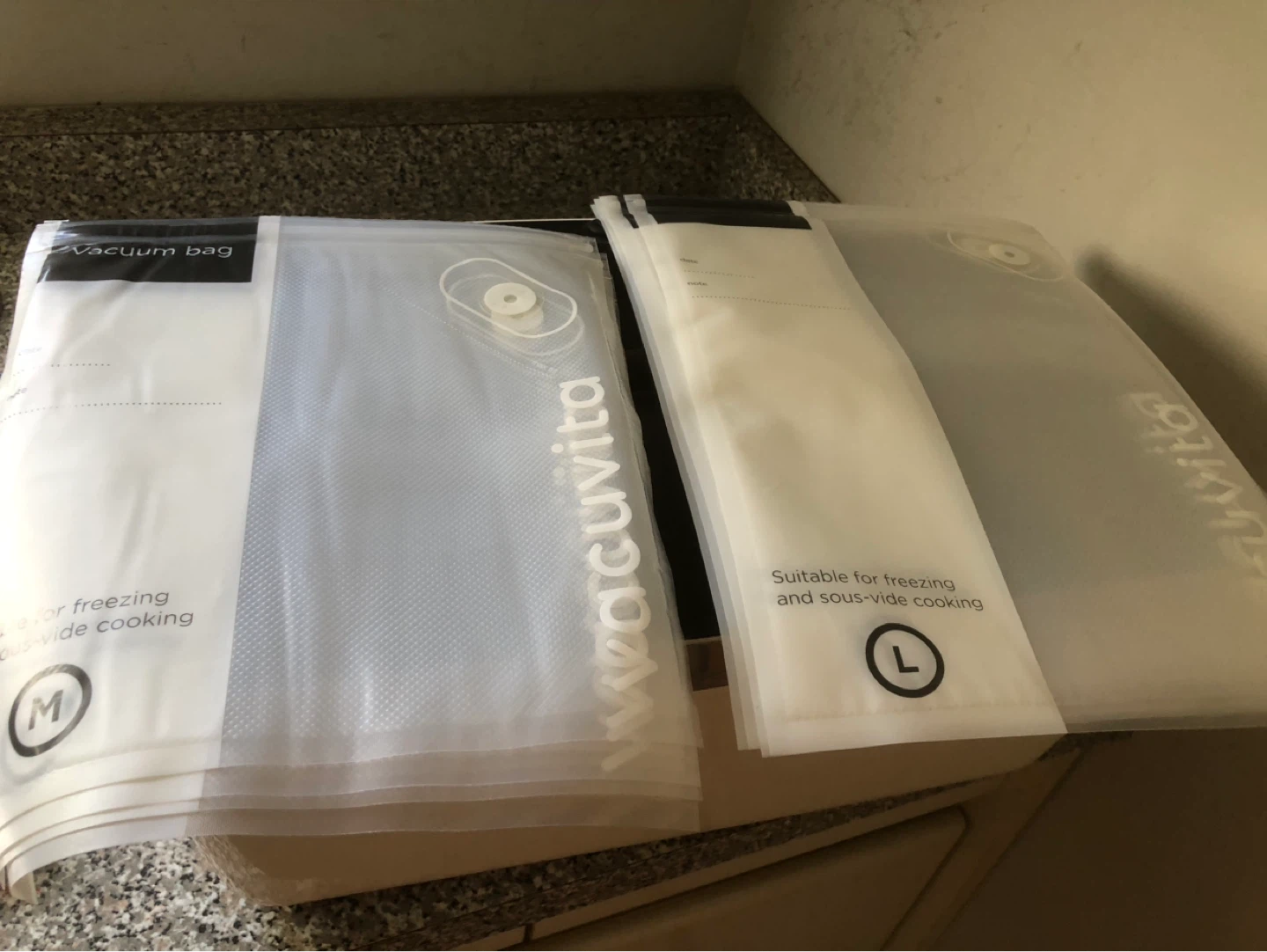 Vacuvita Vacuum Sealing System Container and Bags - photo 3