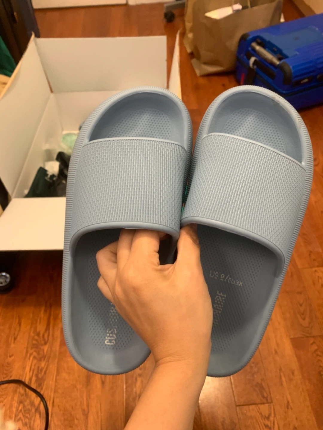 Seze 8 Cushionaire Cloud Slides Slippers
