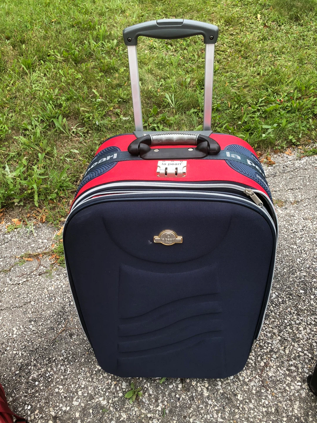 La Pearl Rolling Suitcase