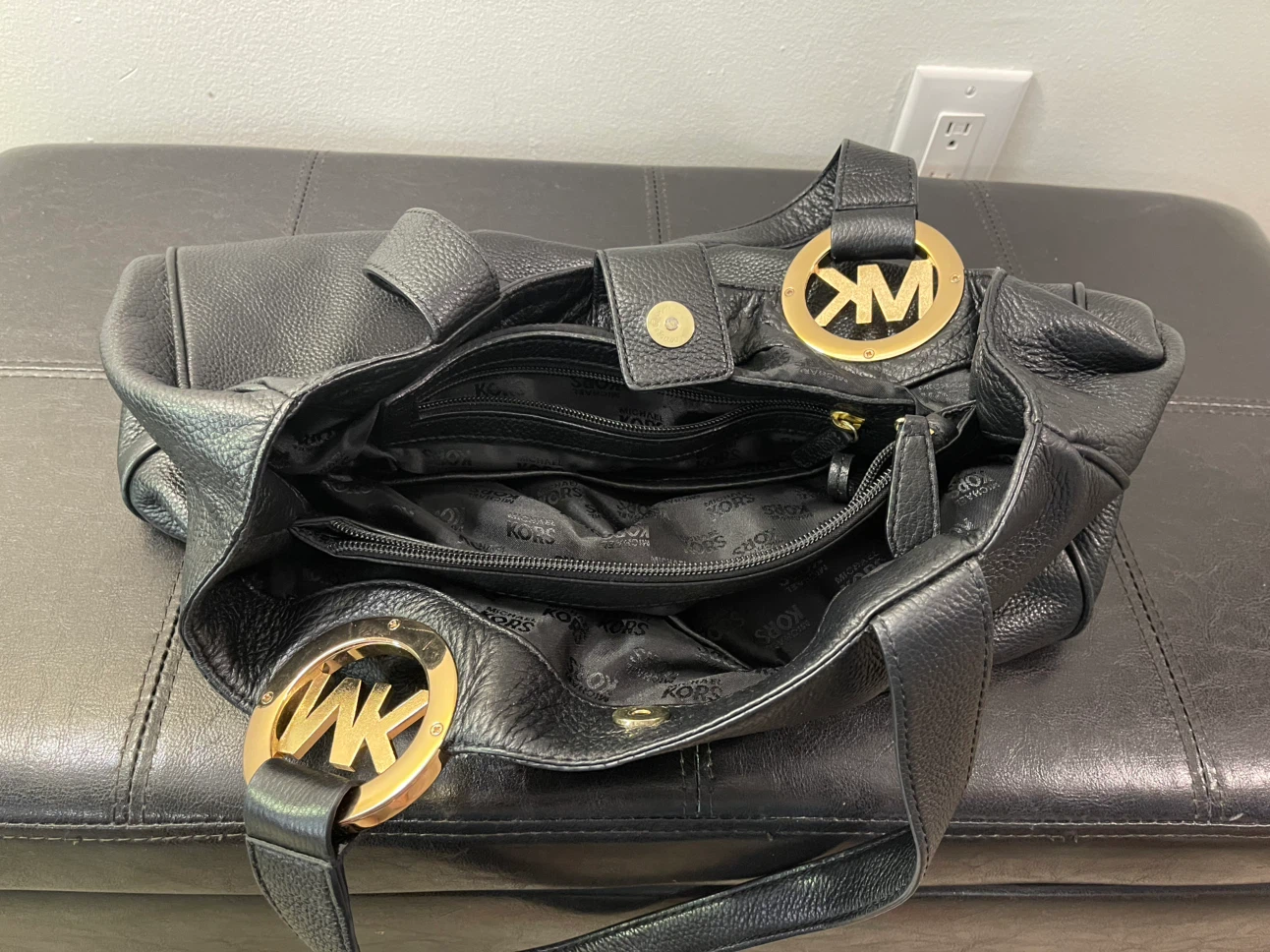 Michael Kors Black Leather Shoulder Bag - photo 4