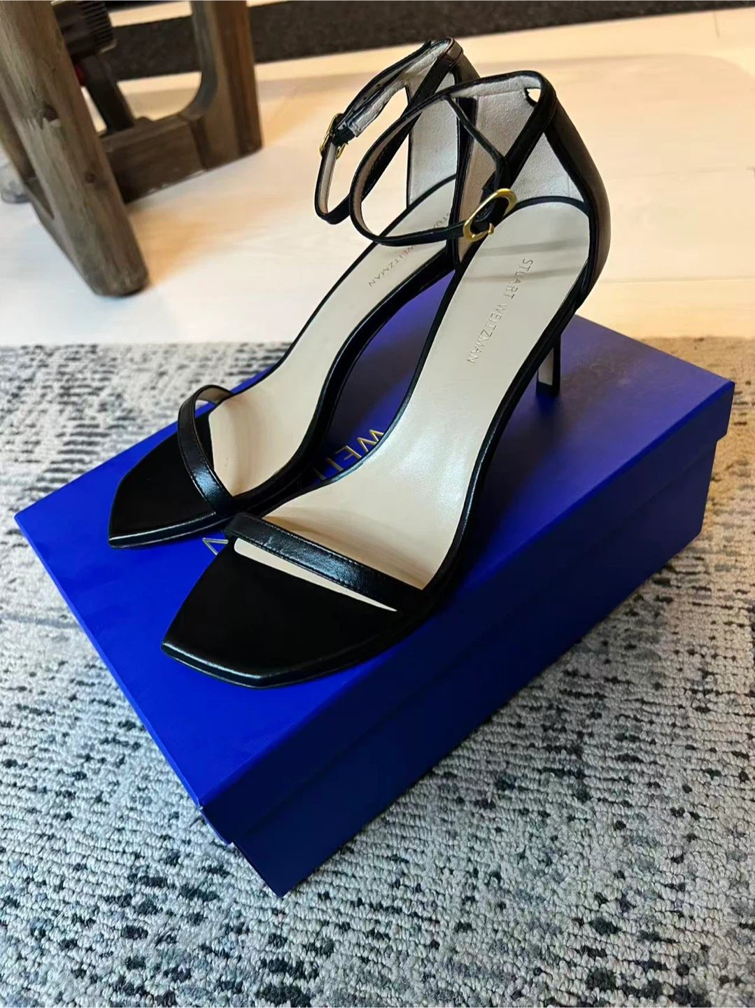 New with box Stuart Weitzman ankle-strap leather sandals - photo 4