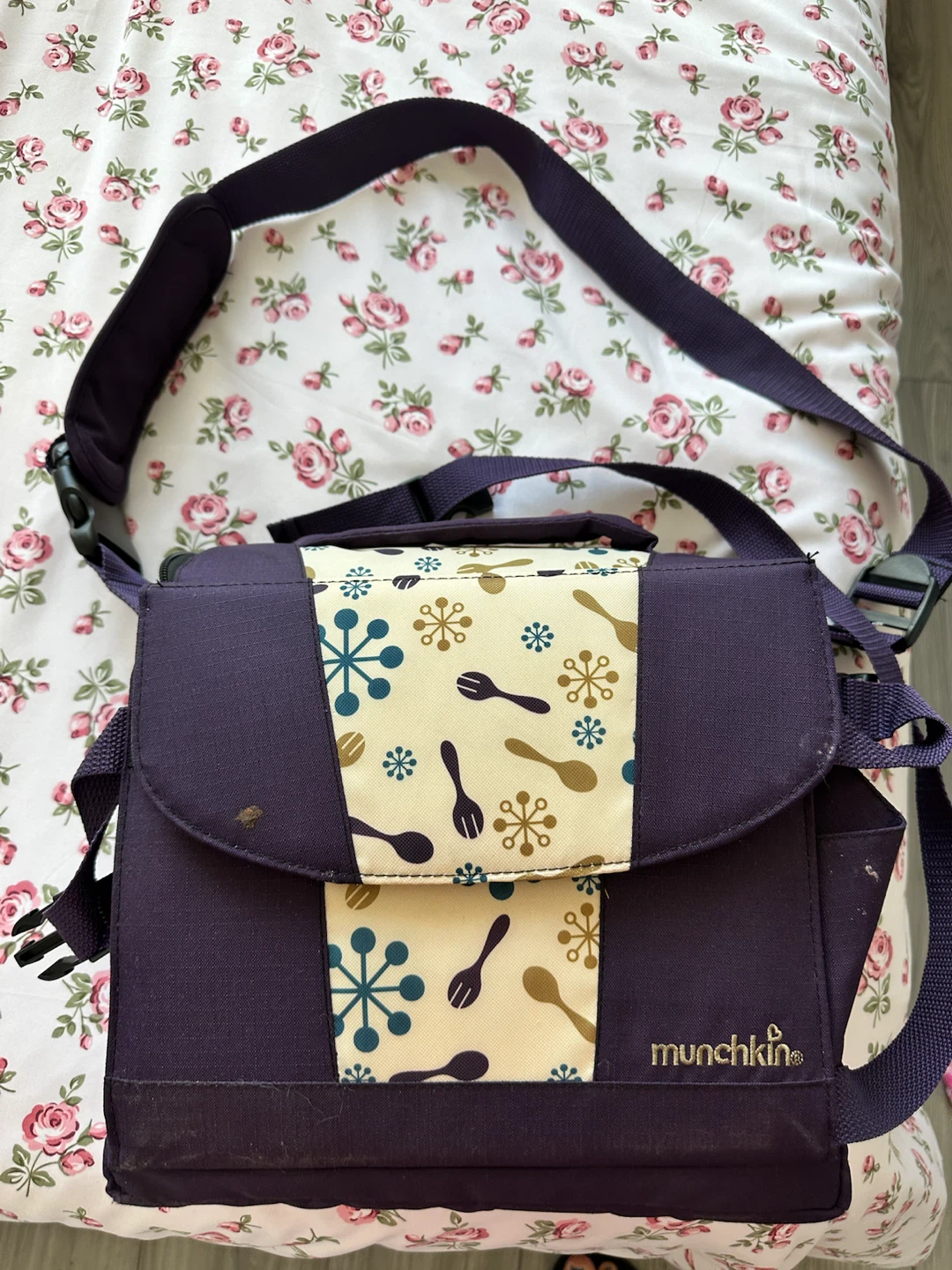 Munchkin brand portable booster seat