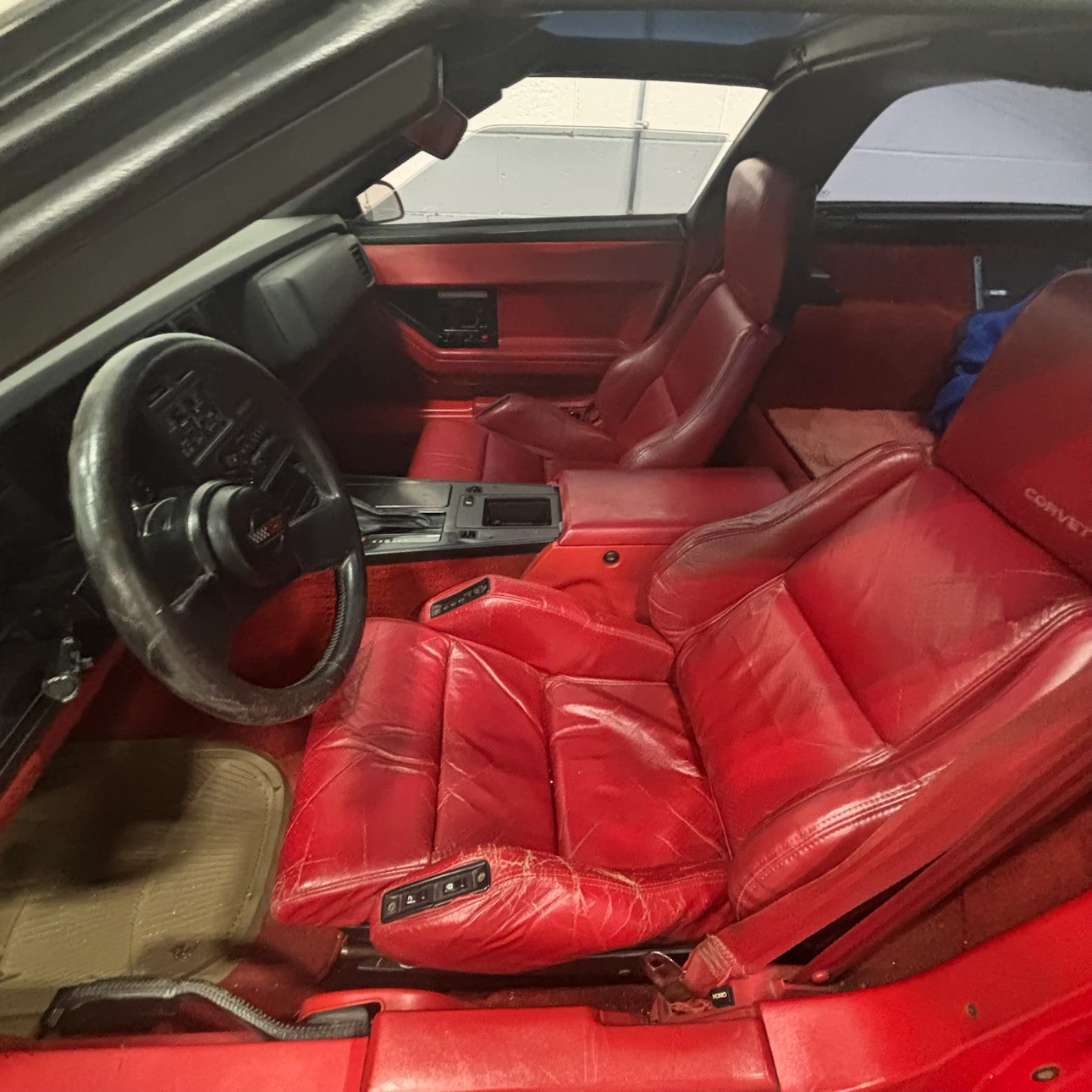 Red Chevrolet Corvette c4 1984 - photo 3