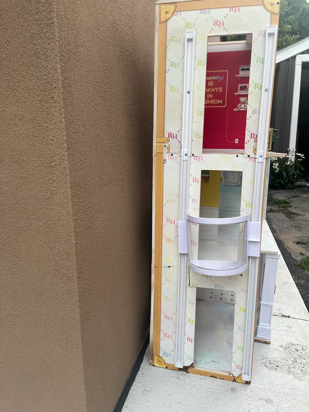 Rainbow High 3 Story Dollhouse/Townhouse - photo 2