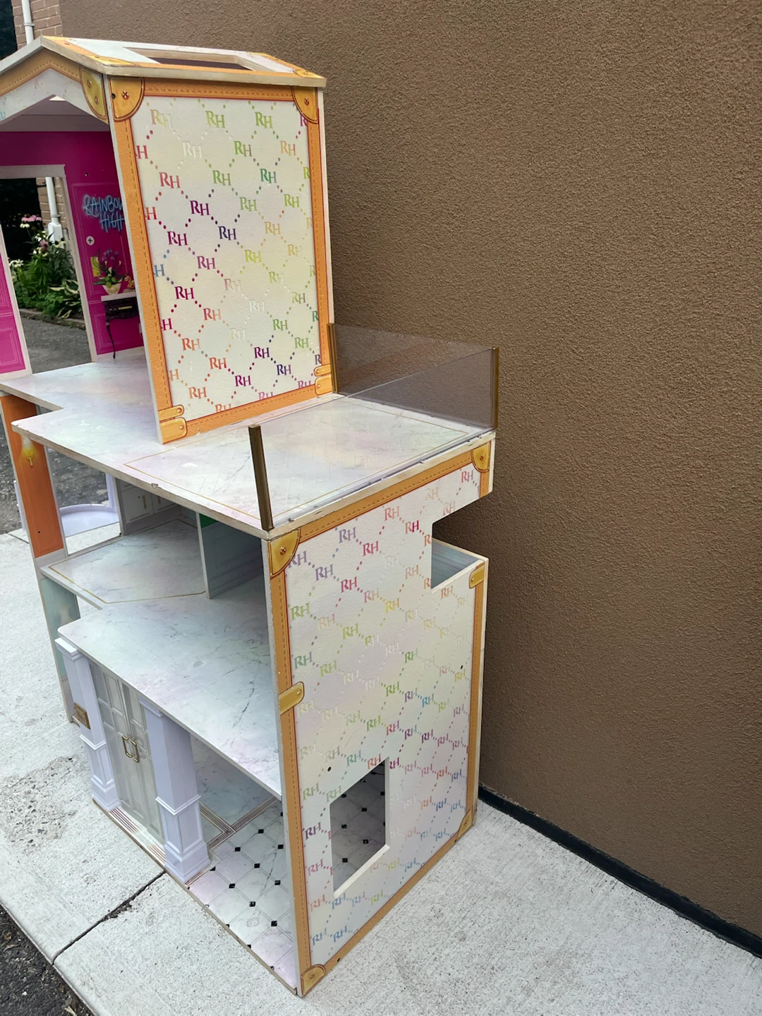 Rainbow High 3 Story Dollhouse/Townhouse - photo 4