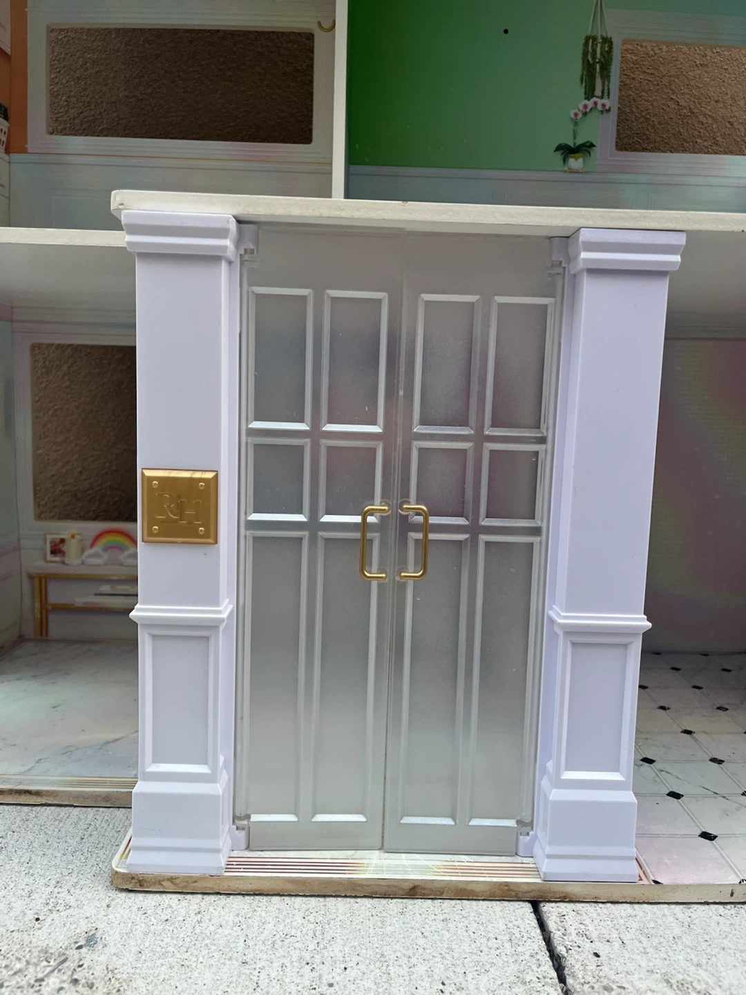 Rainbow High 3 Story Dollhouse/Townhouse - photo 5