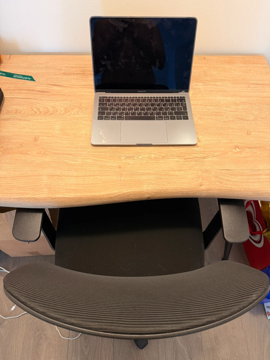 Wooden desk with black desk chair - photo 2