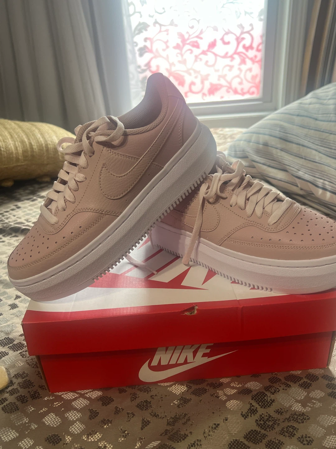 Nike Women's Pink Fashion Sneakers