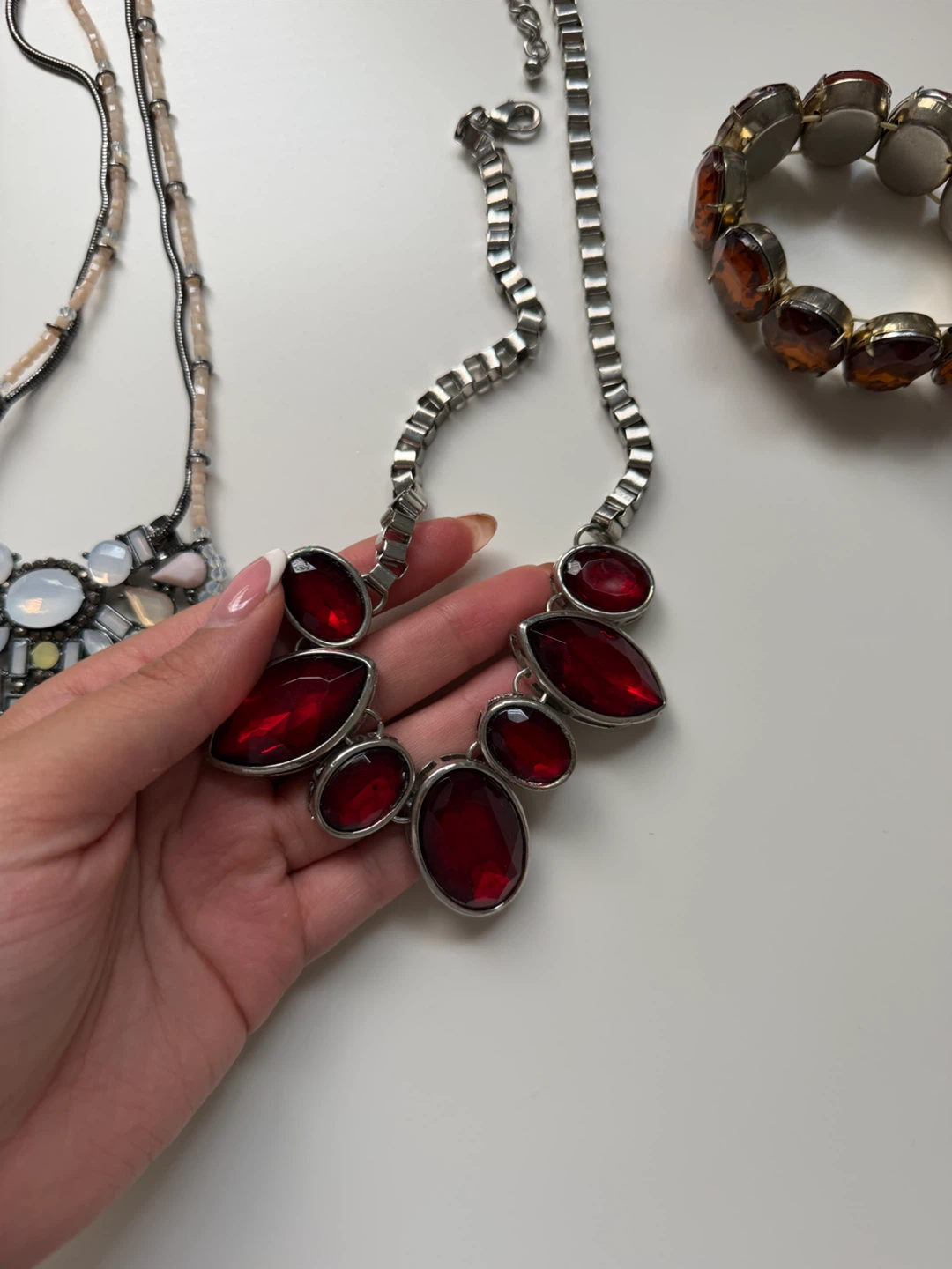 Set of 3 necklaces and 1 bracelet - photo 3