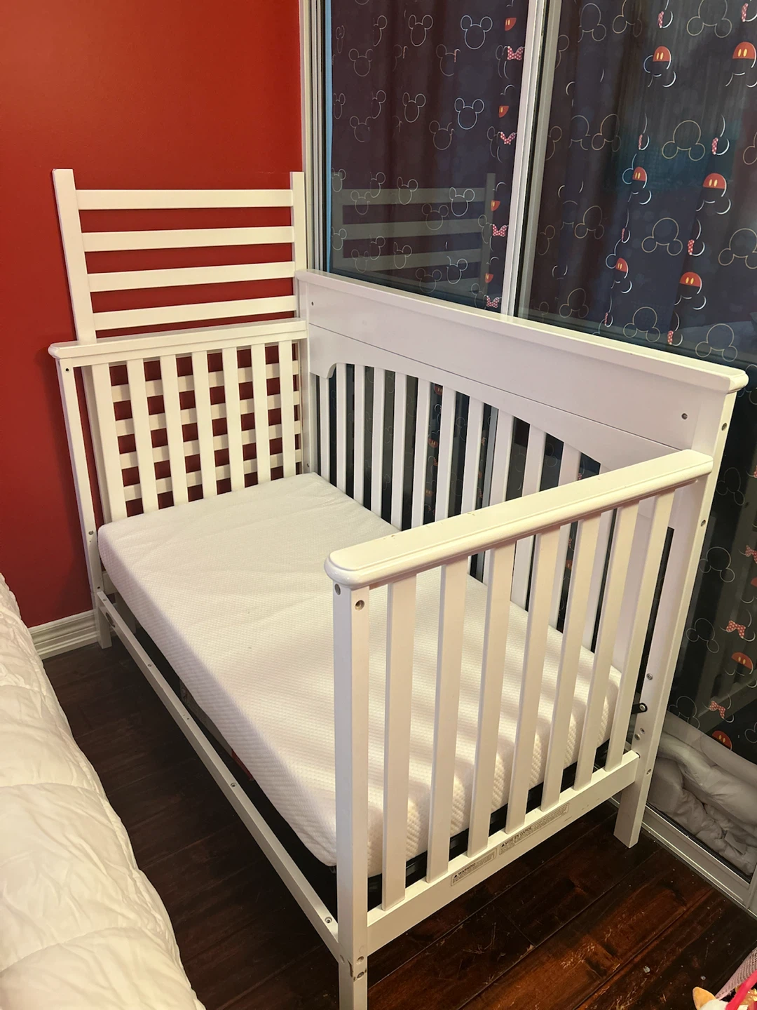 CONVERTIBLE BABY CRIB WITH MATTRESS - photo 2