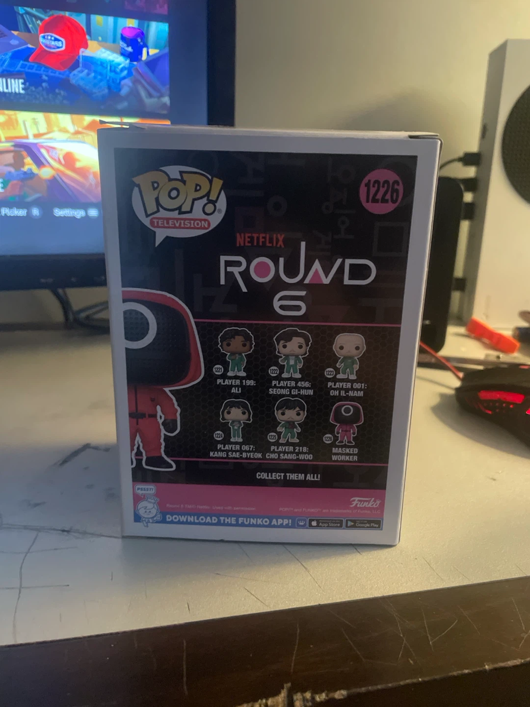 Funko Pop! Netflix Round 6 Masked Worker Vinyl Figure #1226 - photo 3