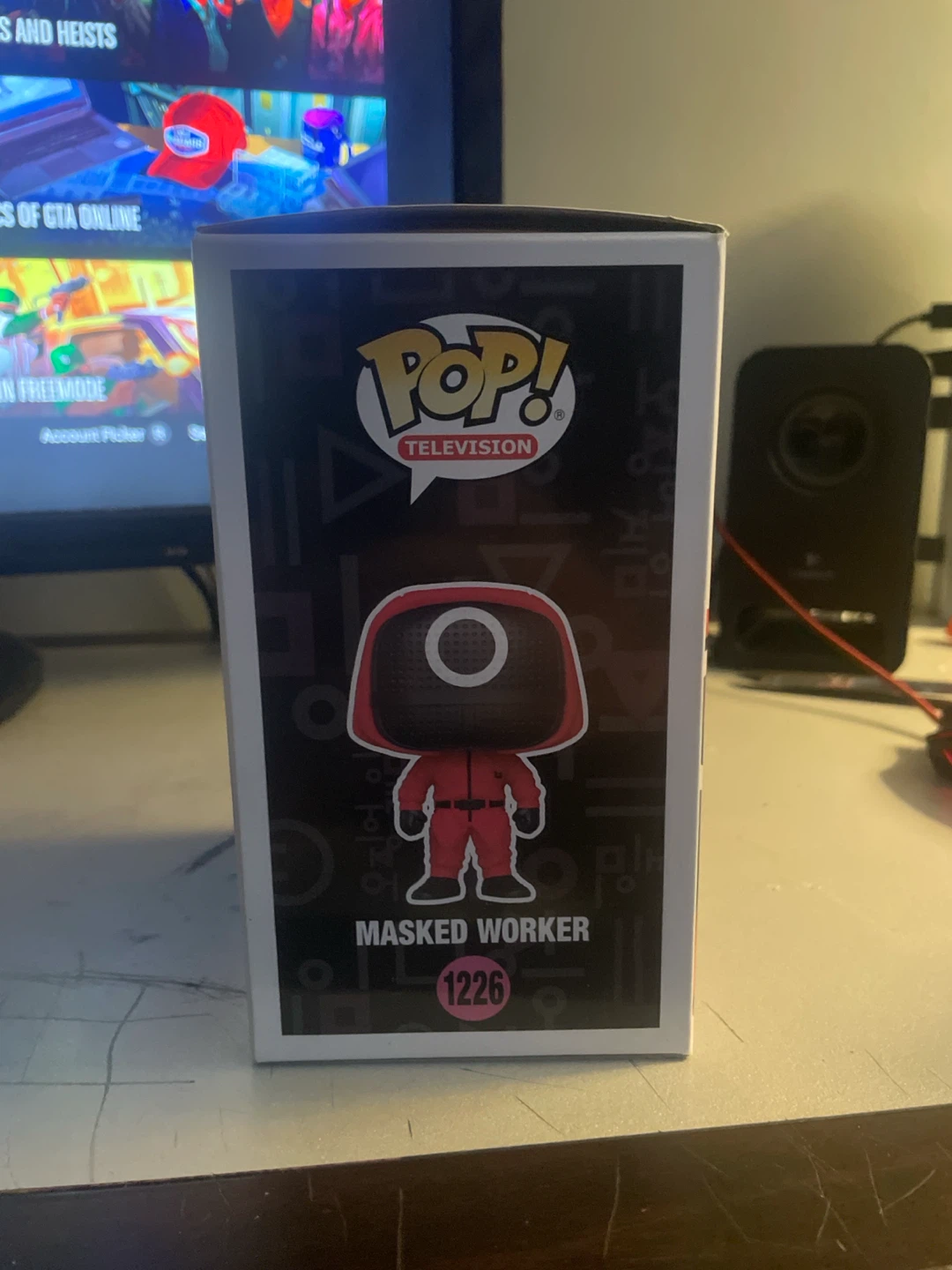 Funko Pop! Netflix Round 6 Masked Worker Vinyl Figure #1226 - photo 4