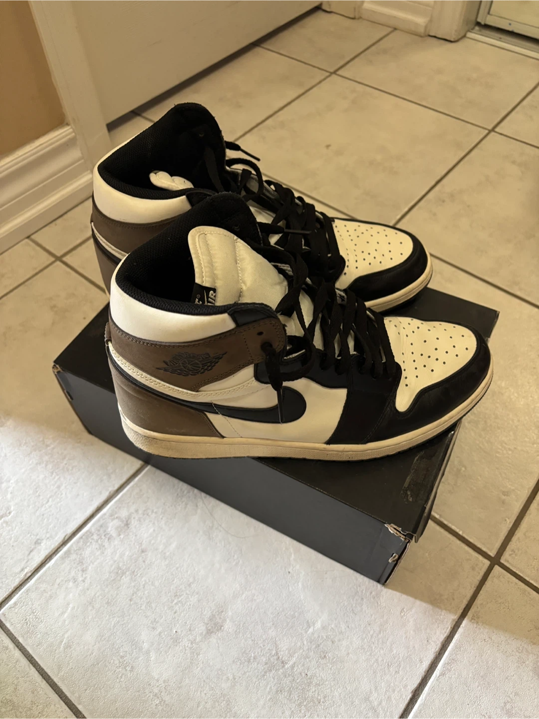 Air Jordan 1 Retro High OG "Mocha" Sneakers