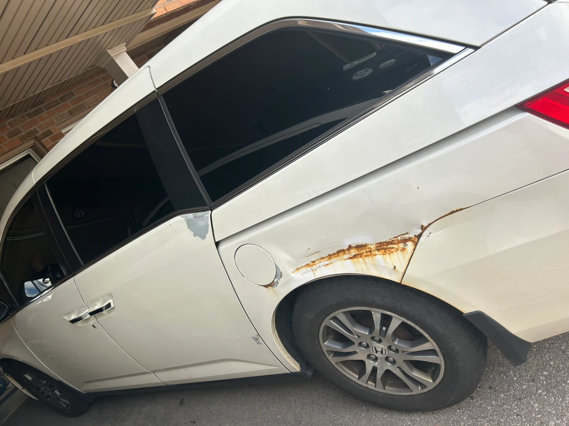 White Honda Odyssey Minivan - photo 5