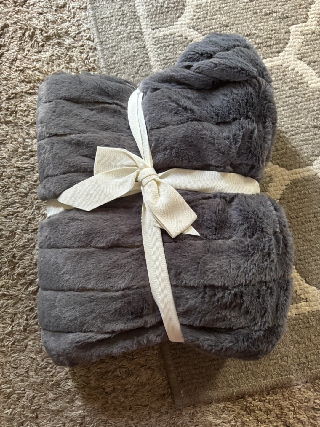 Faux Fur Throw Blanket - photo 5