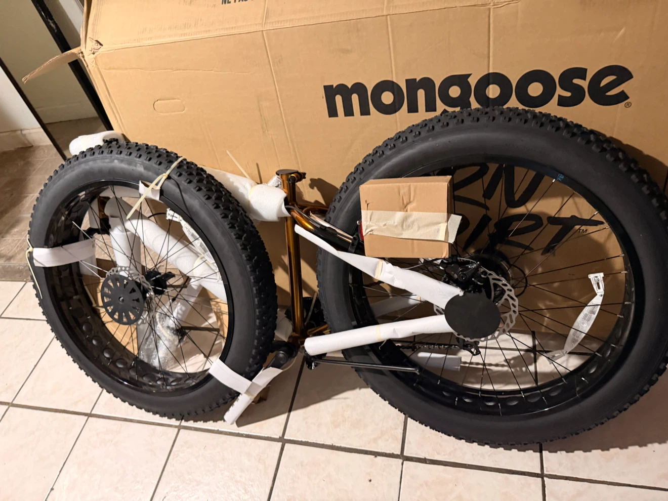 Mongoose Argus ST Fat Tire Bike - 26" Wheel - photo 3