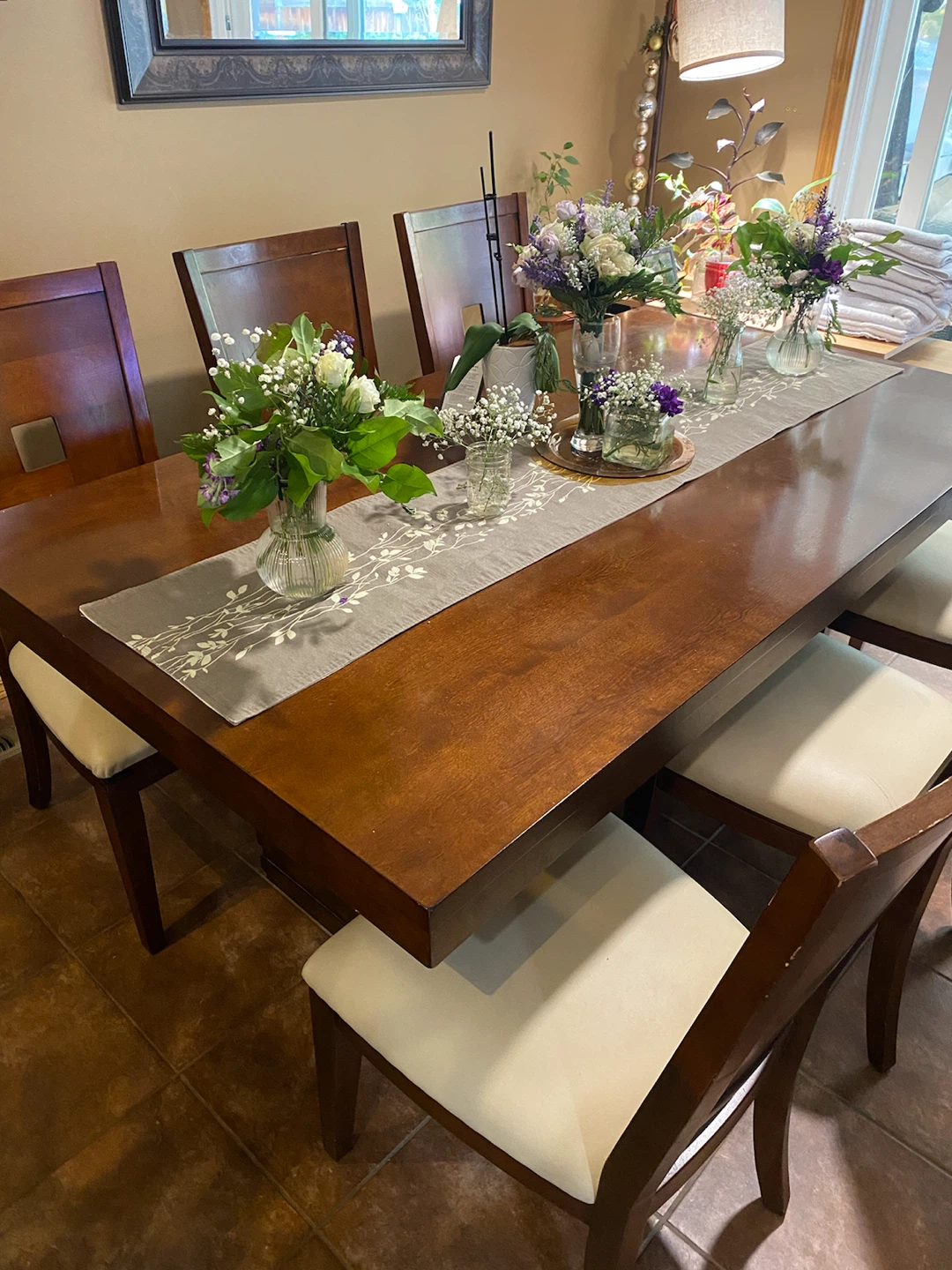 Kitchen table and 6 matching chairs
