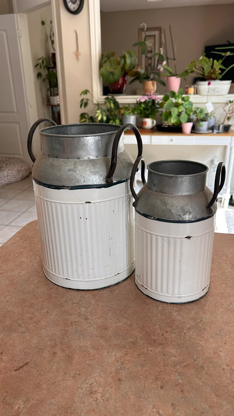 Set of 2 White Metal Milk Can Vases - photo 2