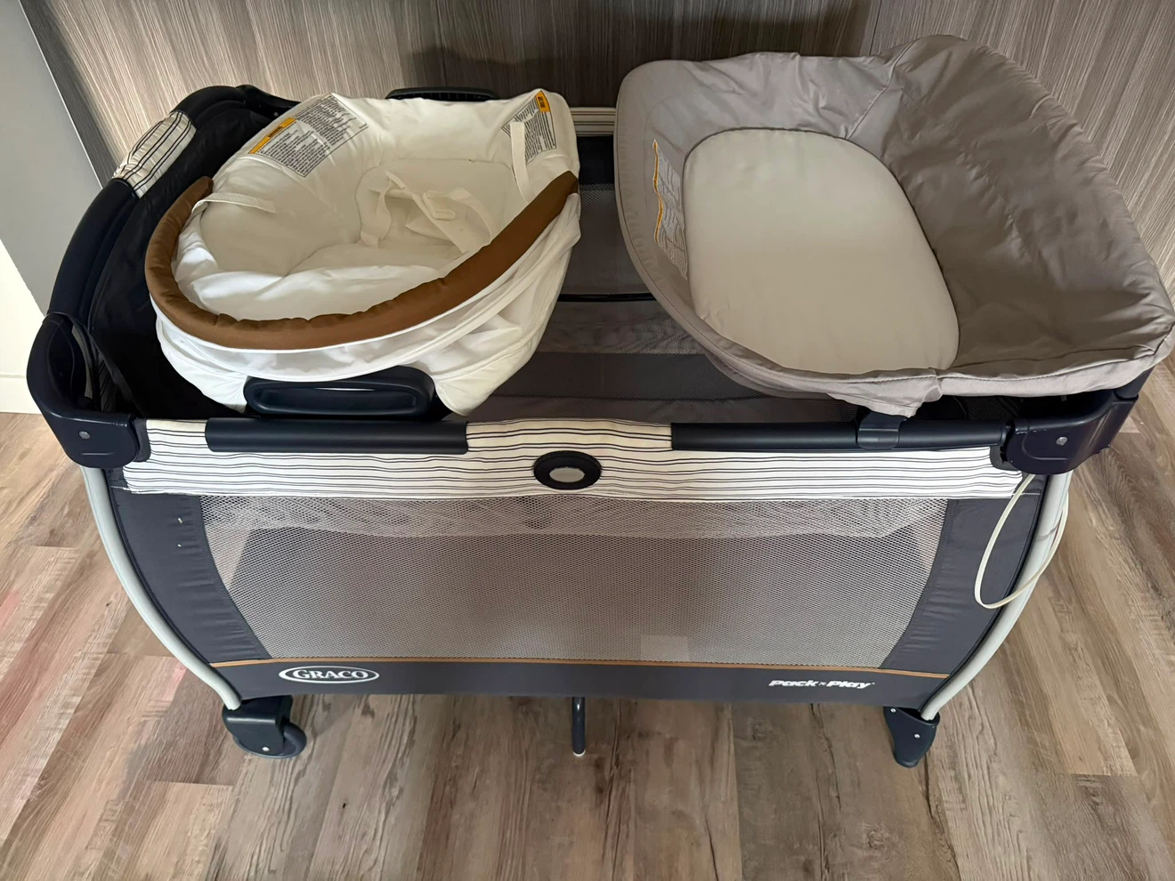 Graco Pack 'n Play with Bassinet and Newborn Lounger - photo 2