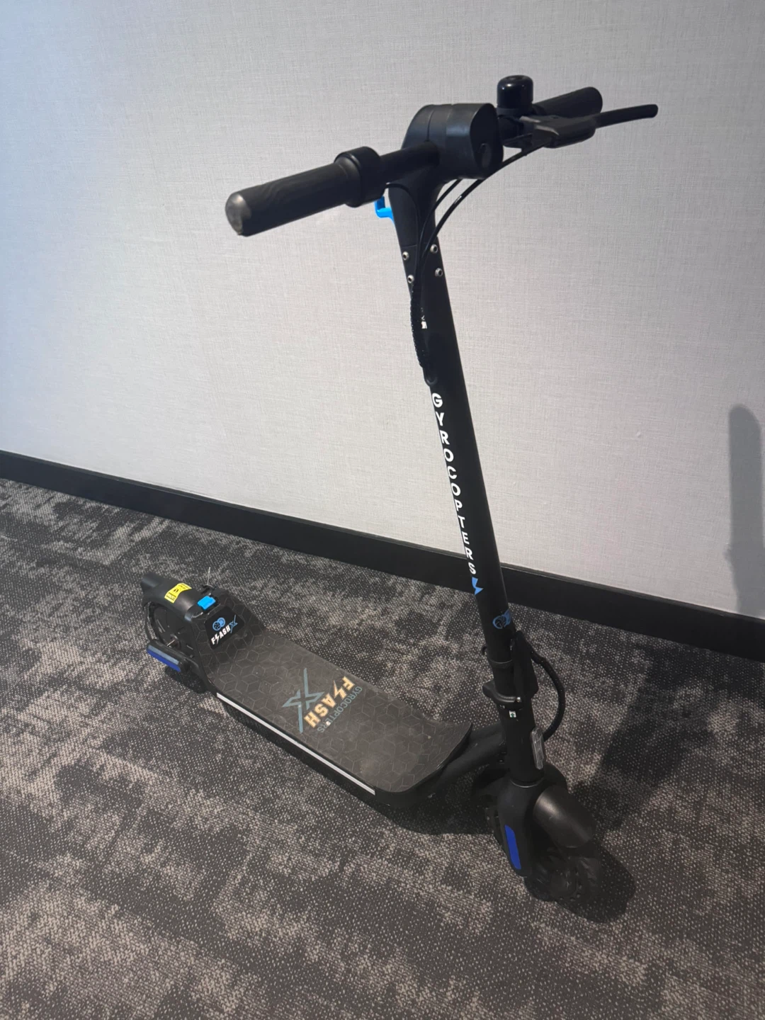 Selling scooter with out charger but condition - photo 4