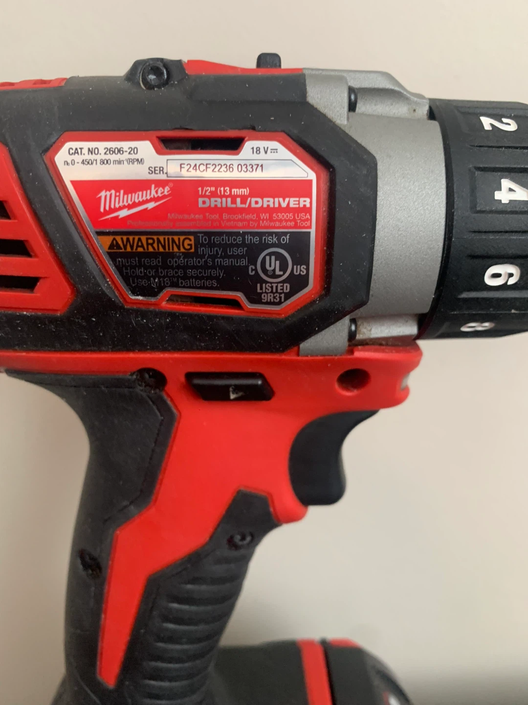 Milwaukee drill with 2 batteries - photo 2