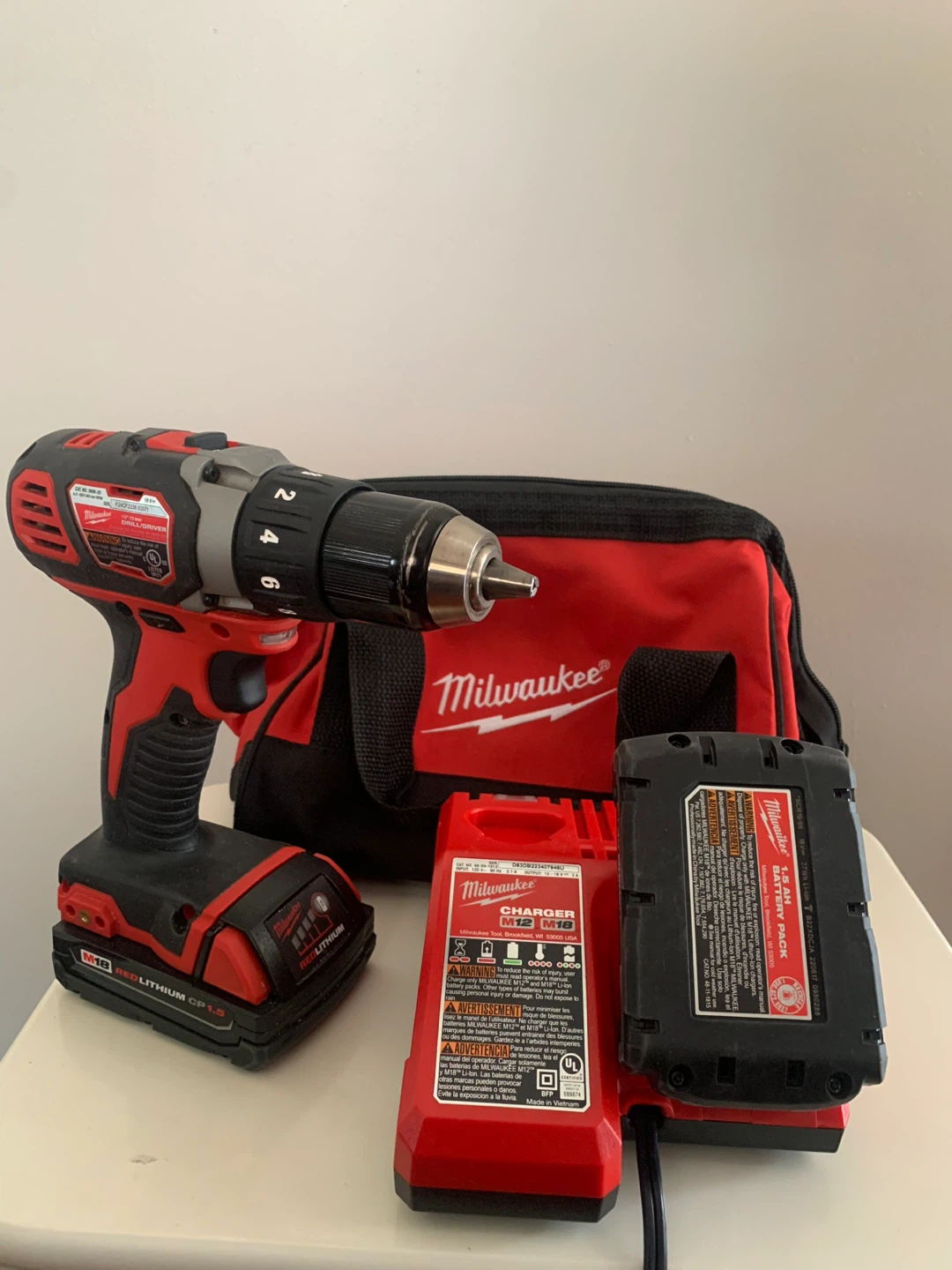 Milwaukee drill with 2 batteries - photo 3