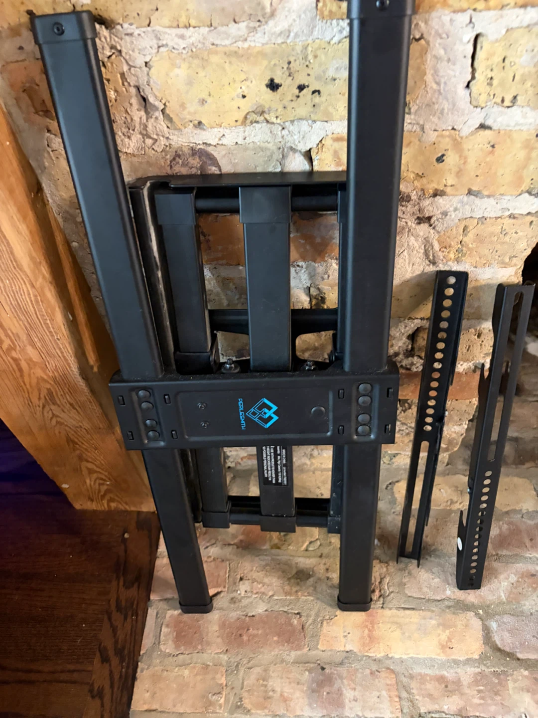 Insignia 55-inch TV with Wall Mount - photo 4