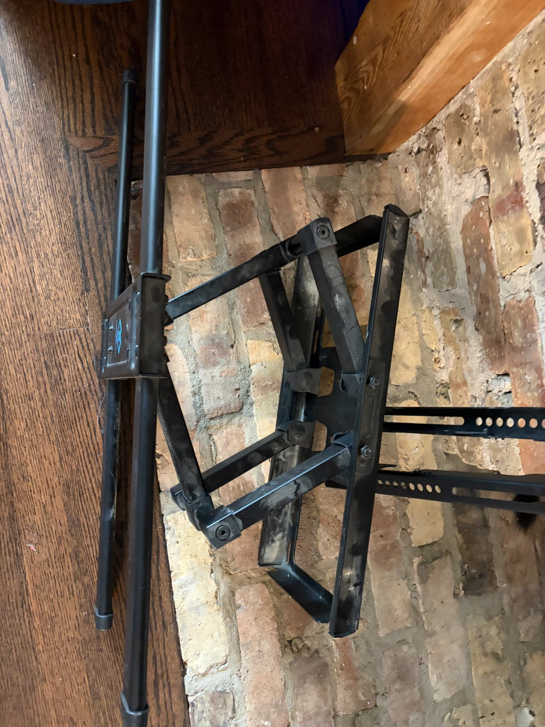Insignia 55-inch TV with Wall Mount - photo 5