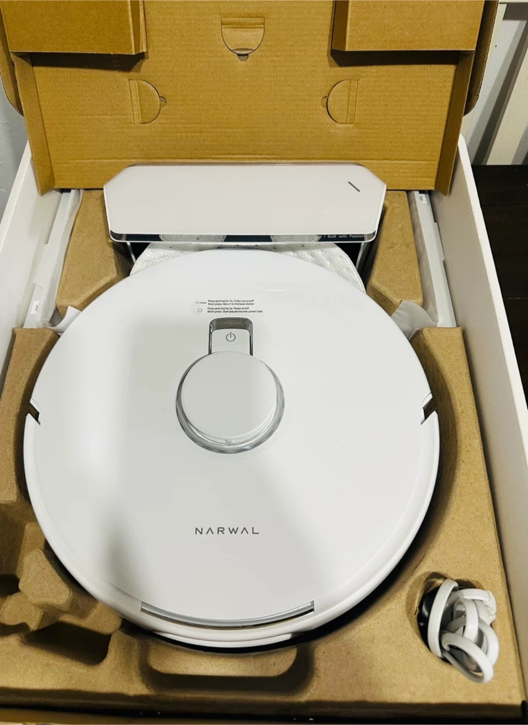 New Narwal Robot Vacuum and Mop - photo 2
