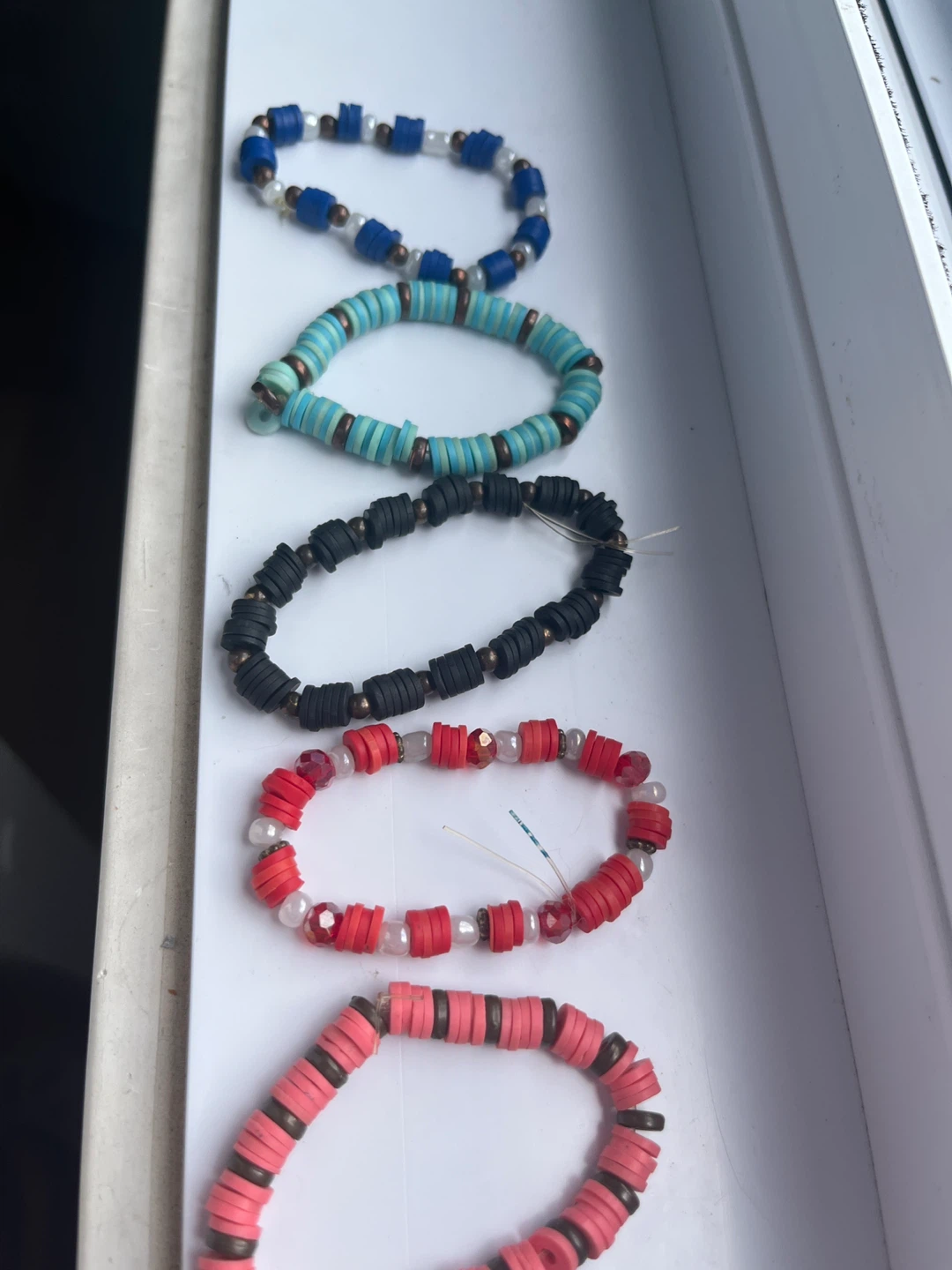 Ensemble de 5 bracelets colorés faits main