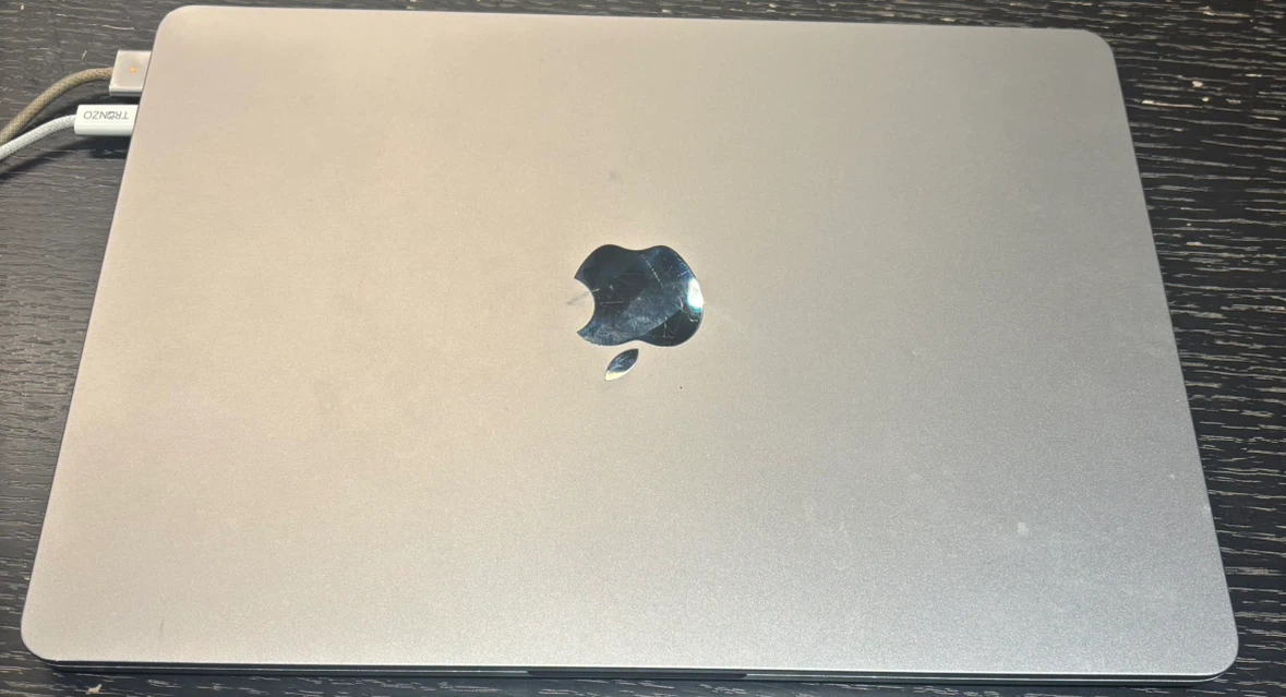 Apple MacBook Air M2 13.6-inch