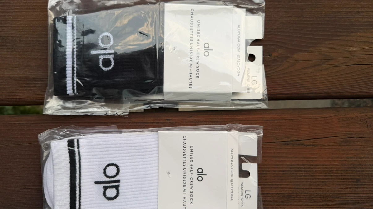 Alo Yoga Unisex Half-Crew Socks - photo 3