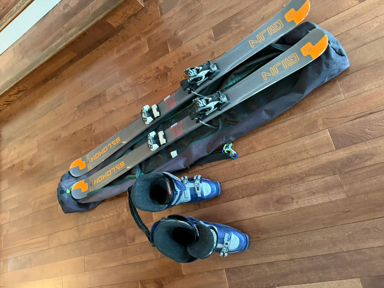 Salomon Skis 165cm with Boots