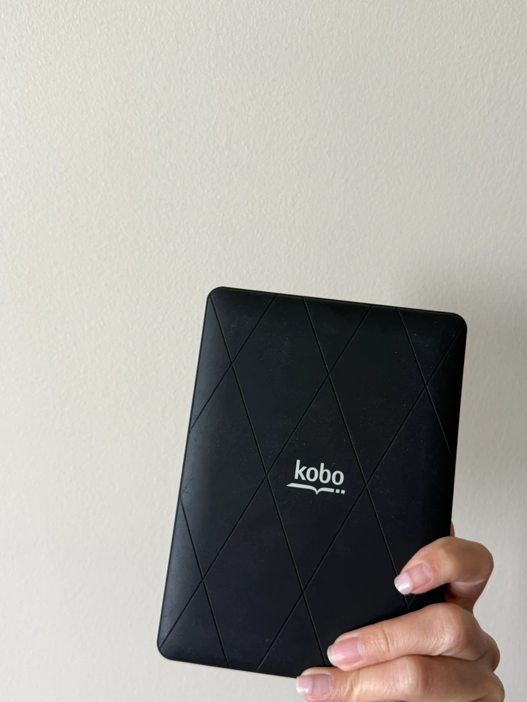 Kobo Glo eReader with cover, screen protector, and box - photo 2