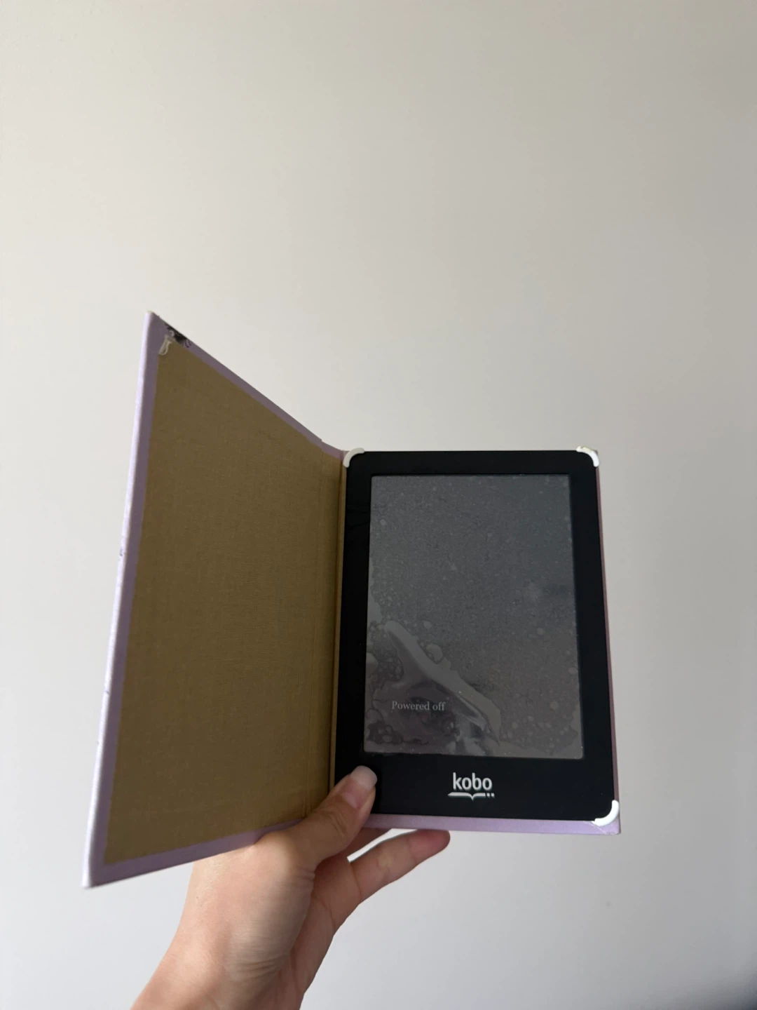 Kobo Glo eReader with cover, screen protector, and box - photo 3