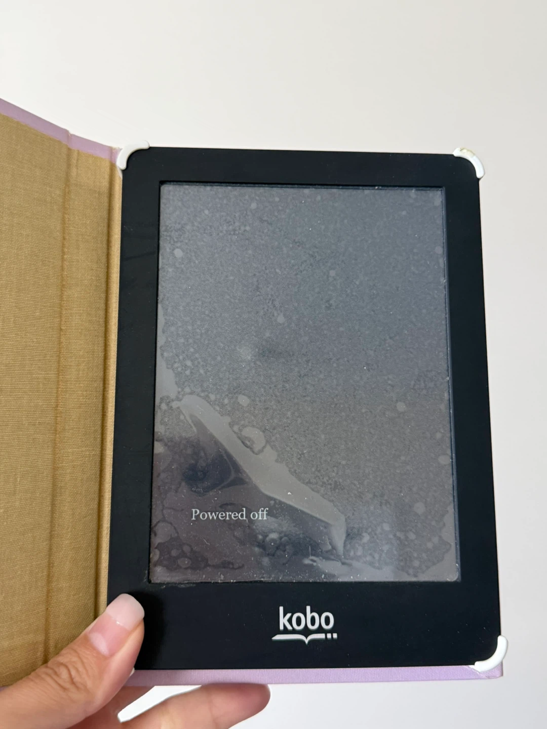 Kobo Glo eReader with cover, screen protector, and box - photo 4